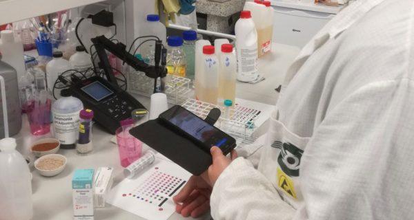 kuvituskuva: laboratoriotestin tekeminen